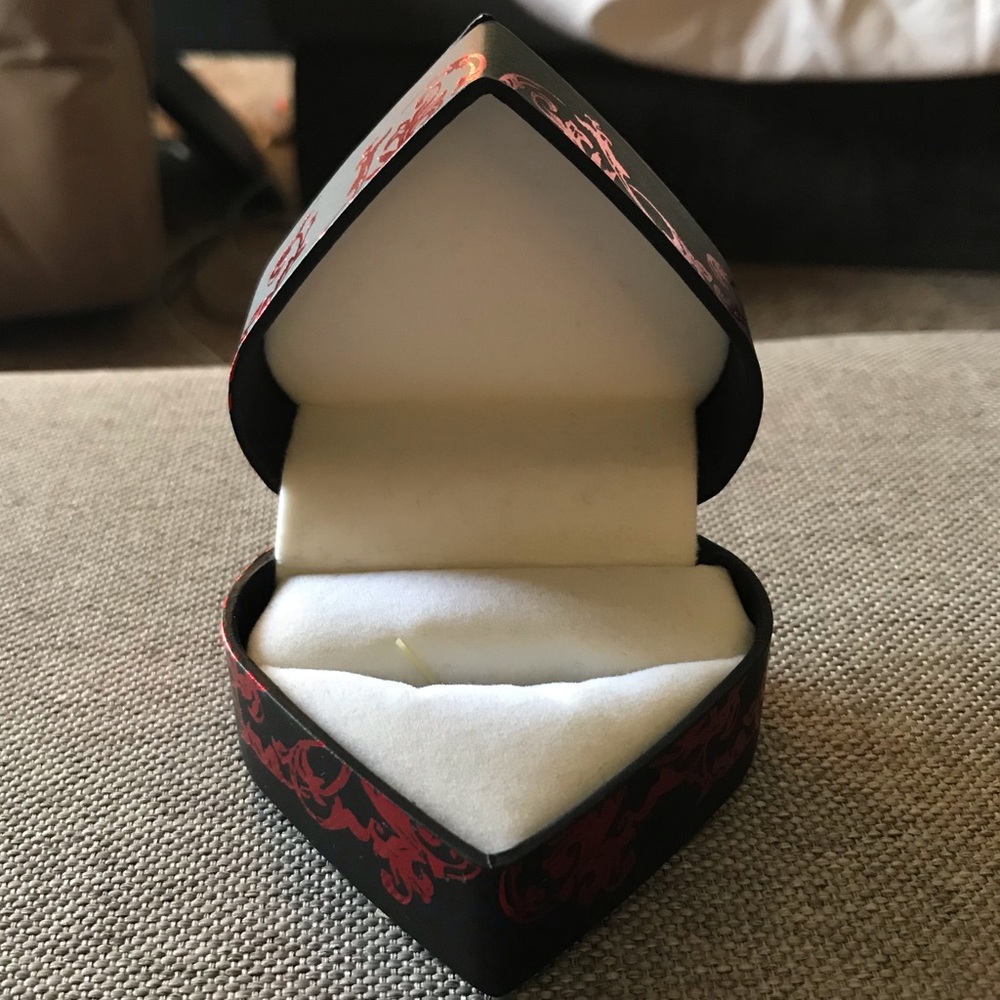Guess Ring Box - Picture 5 of 5